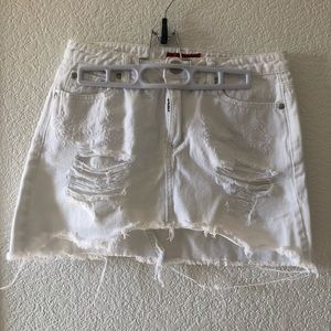 Medium Signature8 white distressed mini skirt